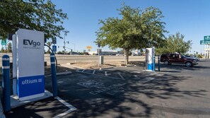 Property grounds - Motel 6 Victorville, CA - Civic Center / Route 66 (Victorville)