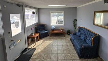 المنشأة من الداخل