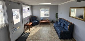 Interior - Knights Inn Richmond In (Richmond)