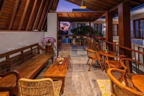 Outdoor dining - Mahesa Home Seminyak (Seminyak)