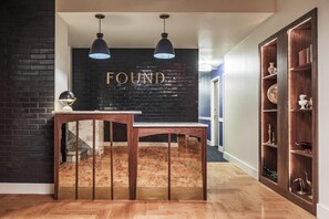 Lobby - Found Hotel Boston Common (Boston)