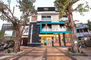 Exterior - Sans Hotel Fiffa Premiere Malang (Malang)