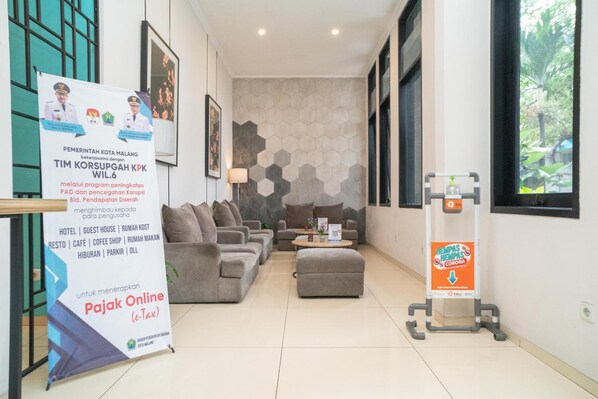 Lobby - Sans Hotel Fiffa Premiere Malang (Malang)