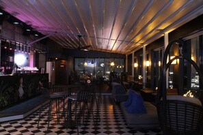 Bar (in der Unterkunft)