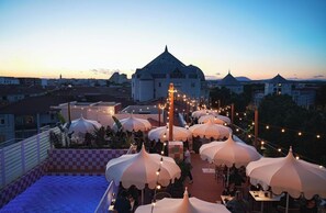 Outdoor dining - Appart Hotel Marianne (Montpellier)