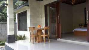 Outdoor dining - Bali Jungle Huts (Sebatu)