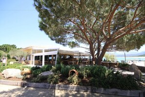 Outdoor dining - U Livanti (Belvedere-Campomoro)