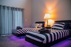 4 bedrooms, iron/ironing board, free WiFi, bed sheets - Modern Oasis in Heart of Fountain Square, 4BR/3BA (Indianapolis)