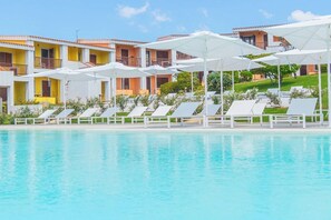 Outdoor pool - Residence Costa Serena (Palau)