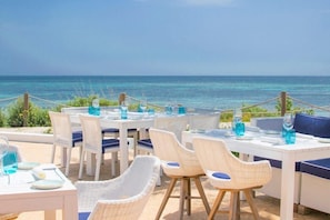 Outdoor dining - Gecko Hotel and Beach Club (Formentera)