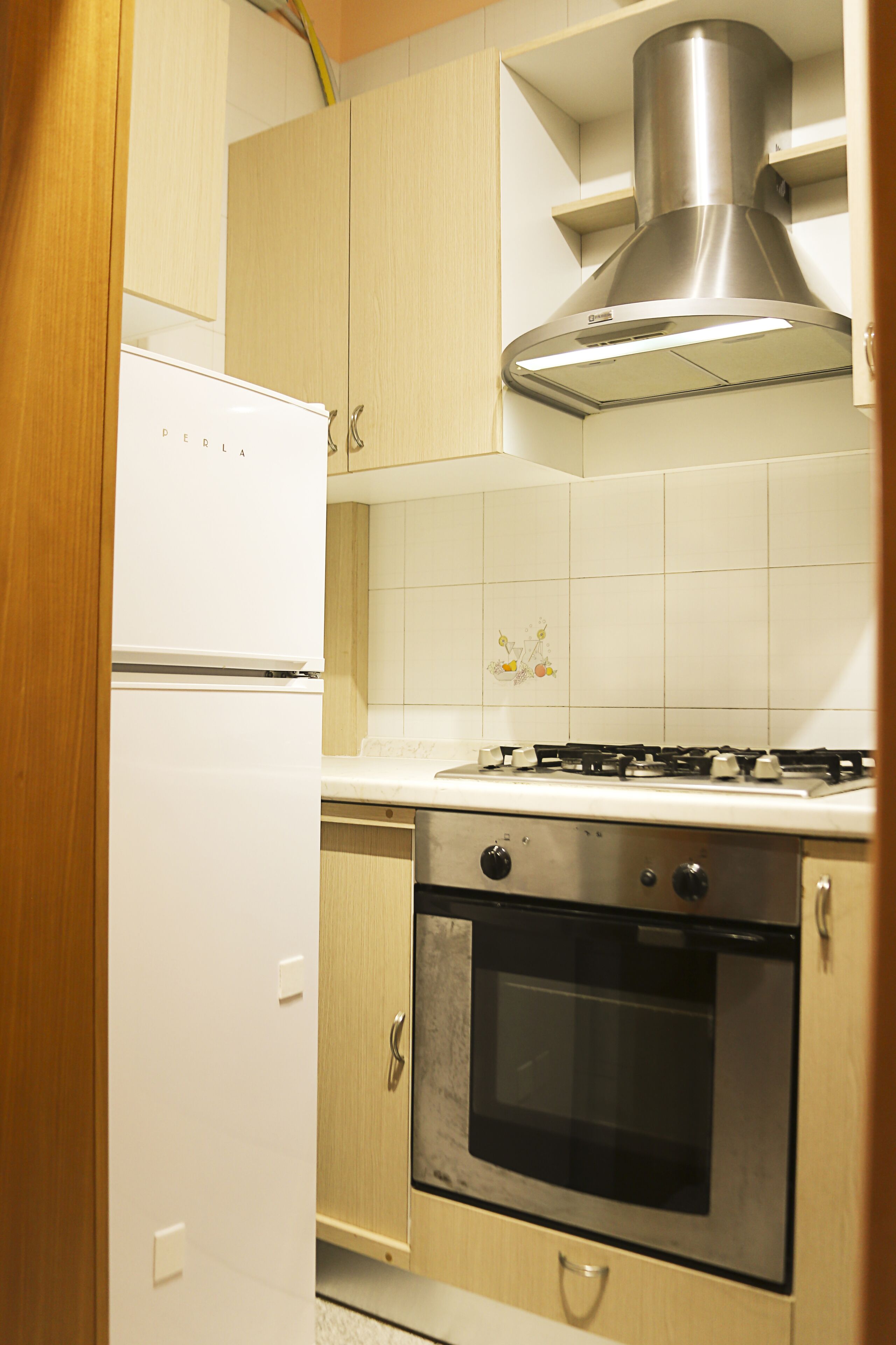 Fridge, oven, coffee/tea maker, cookware/dishes/utensils