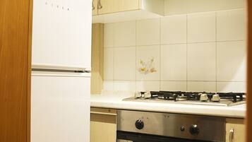 Fridge, oven, coffee/tea maker, cookware/dishes/utensils