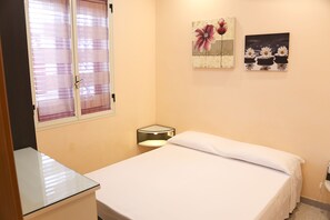 Bed sheets, wheelchair access - El Sol cottage with large courtyard (Gallipoli)