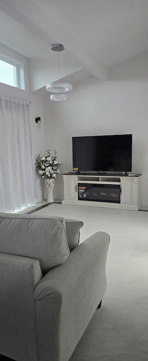 Living area - Charming 3-bedroom Guest house in enchanting San Jose with AC (San Jose)