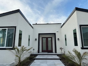 Exterior detail - Charming 3-bedroom Guest house in enchanting San Jose with AC (San Jose)