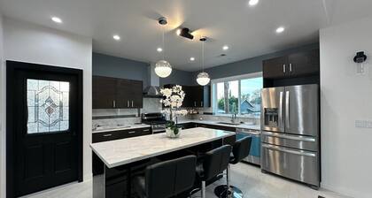 Charming 3-bedroom Guest house in enchanting San Jose with AC