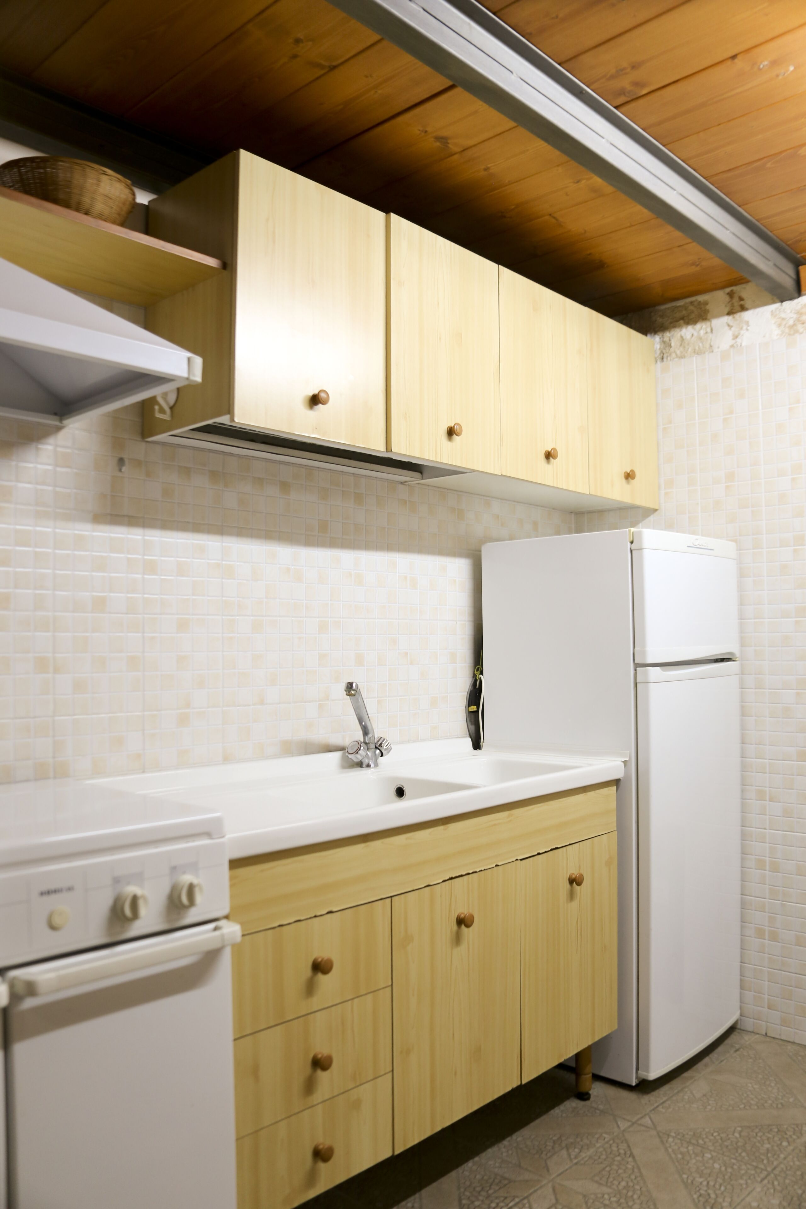 Fridge, oven, coffee/tea maker, cookware/dishes/utensils