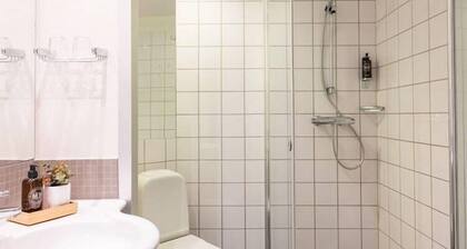 Henningsvaer Bryggehotell by Classic Norway Hotels