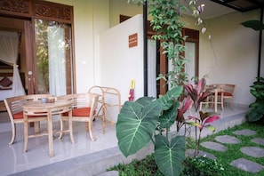 Outdoor dining - Tapa Nata Ubud by Pramana (Ubud)