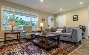 TV - Alpine Place- Your home away from home for longer stays! (Cody)