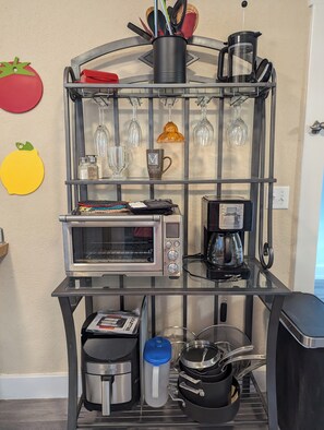 Interior - Charming Cottage on Salsbury- your long stay home within walking distance of downtown Cody. (Cody)