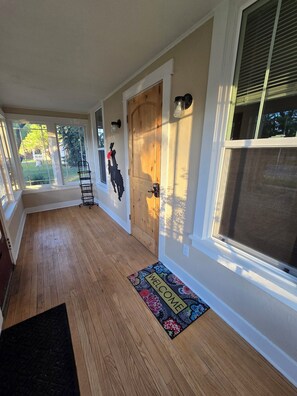 Interior - Charming Cottage on Salsbury- your long stay home within walking distance of downtown Cody. (Cody)