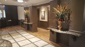 Lobby - East Norwich Inn-oyster Bay, Long Island, NY (East Norwich)