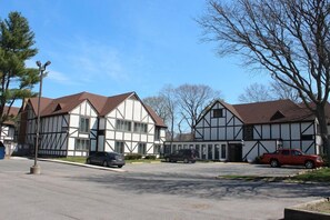 Exterior - East Norwich Inn-oyster Bay, Long Island, NY (East Norwich)