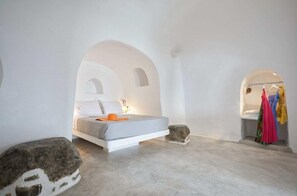 Room - Diamond Luxury Suites (Santorini)