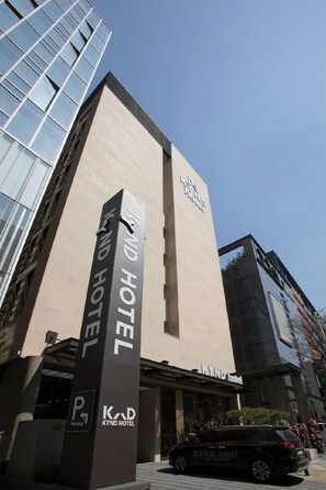 A modern hotel building with a prominent sign for KYND HOTEL. - Kynd Hotel (Seongnam)