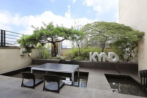 Outdoor dining - Kynd Hotel (Seongnam)