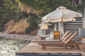 Property grounds - Pefkaki Boutique Hotel (Loutraki-Agioi Theodoroi)