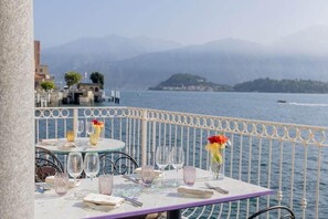 รับประทานอาหารกลางแจ้ง