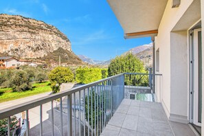 Property grounds - Villa Al Fiume - La Terrazza Dei Sogni, Torbole sul Garda, Italy (Torbole sul Garda)