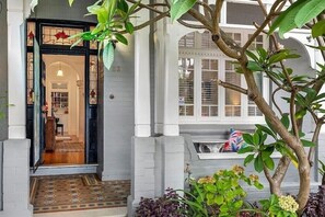 Exterior detail - Manly Designer Studios (Sydney)