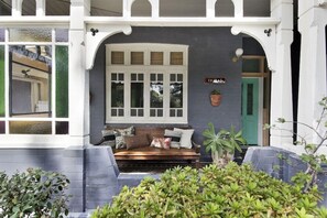 Exterior detail - Manly Designer Studios (Sydney)