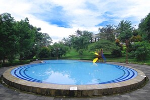 สระว่ายน้ำ