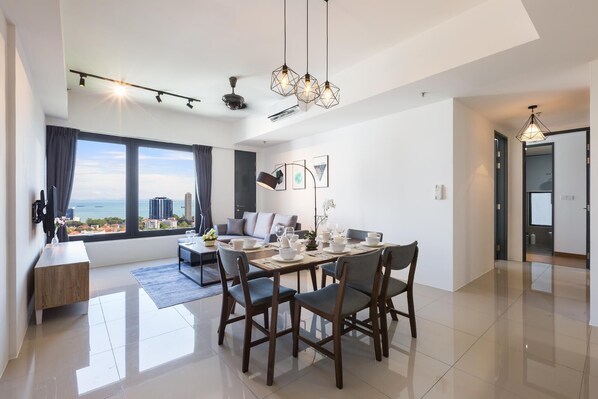 Dining - Tropicana 218 Macalister (George Town)