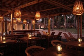 Tempat makan luar