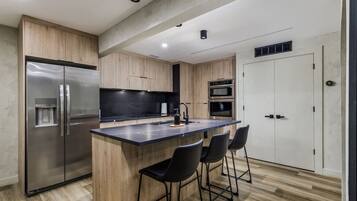 KĂŒhlschrank, Mikrowelle, Ofen, Herdplatte