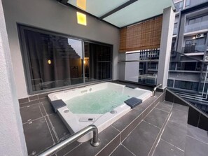 Bathtub spa indoor