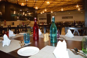 Dining - Welcomhotel Kences Palm Beach (Tirukalukundram)