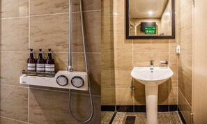 Bathroom - Aewol Cutiepie Hotel (Jeju City)