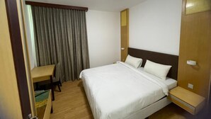 A hotel room with a single bed, a desk, and a chair. - Imperial Suites Miri @ Diamond Tower (Miri)