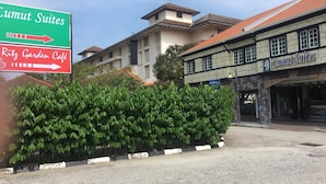 A sign for 'Cumut Suites' and 'Ritz Garden Café' with directional arrows. - Lumut Suites (Lumut)