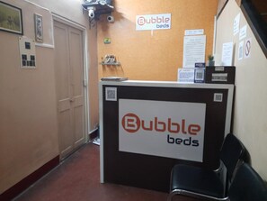 Lobby - Bubble Beds Hostel (Kolkata)