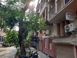 Exterior detail - Bubble Beds Hostel (Kolkata)