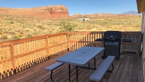 Outdoor dining - Ticaboo Lodge Lake Powell (Ticaboo)