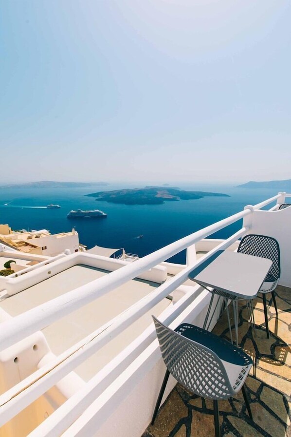 Property grounds - Kafieris View (Santorini)