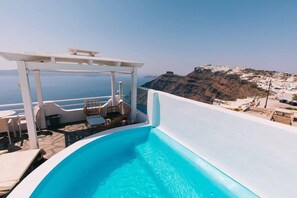 Outdoor spa tub - Kafieris View (Santorini)